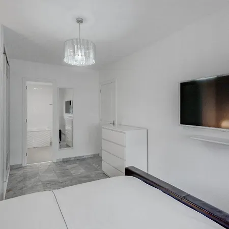 Heated Pool Stylish 3 Bedrm Cristianos Apartment Los Cristianos (Tenerife)