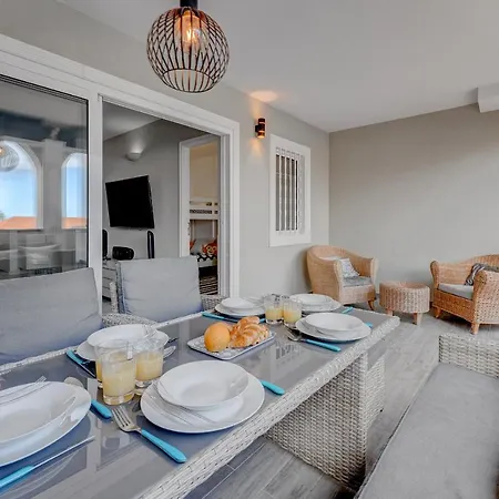 Heated Pool Stylish 3 Bedrm Cristianos